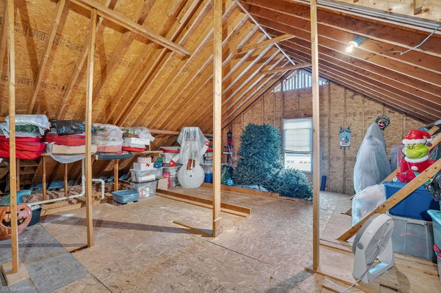 594 Waters Edge Dr, Estill Springs, TN 37330