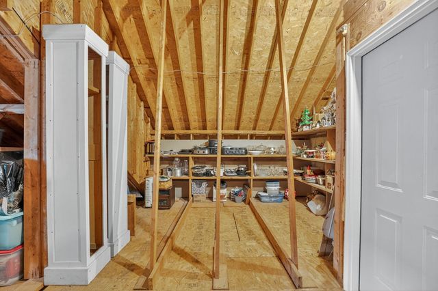 594 Waters Edge Dr, Estill Springs, TN 37330