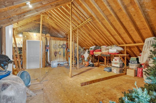 594 Waters Edge Dr, Estill Springs, TN 37330
