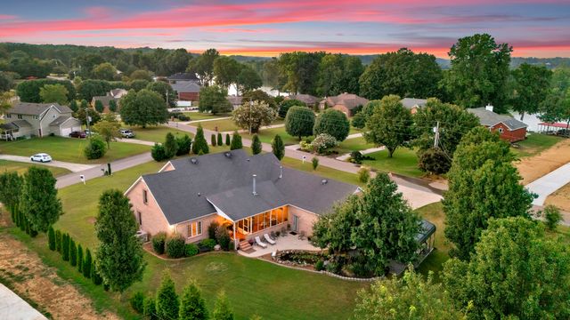594 Waters Edge Dr, Estill Springs, TN 37330