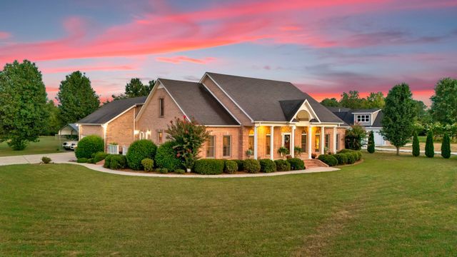 594 Waters Edge Dr, Estill Springs, TN 37330