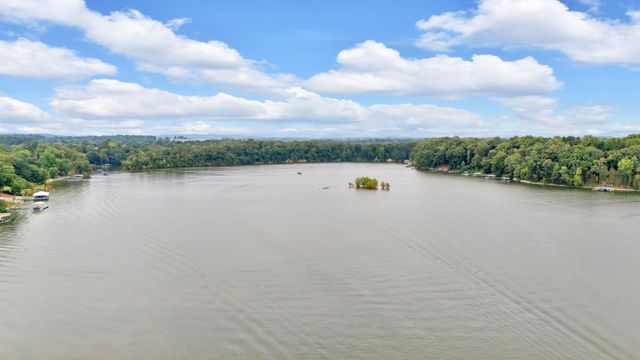594 Waters Edge Dr, Estill Springs, TN 37330