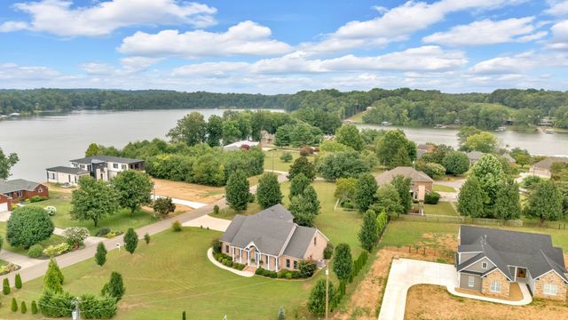 594 Waters Edge Dr, Estill Springs, TN 37330