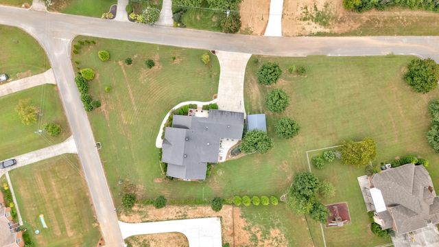 594 Waters Edge Dr, Estill Springs, TN 37330