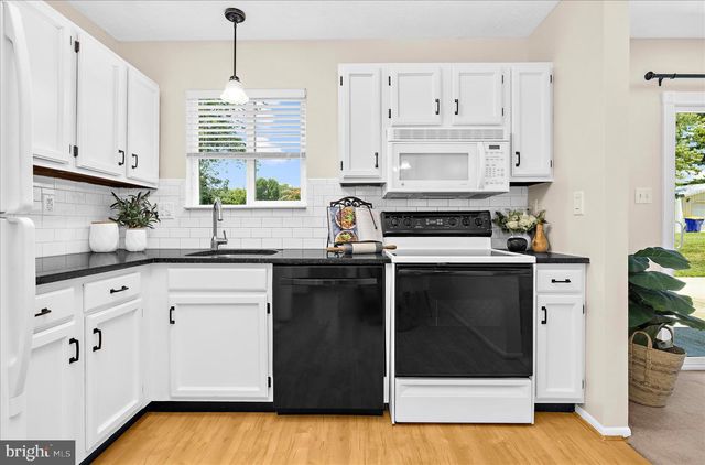 2645 COX NECK RD, Chester, MD 21619