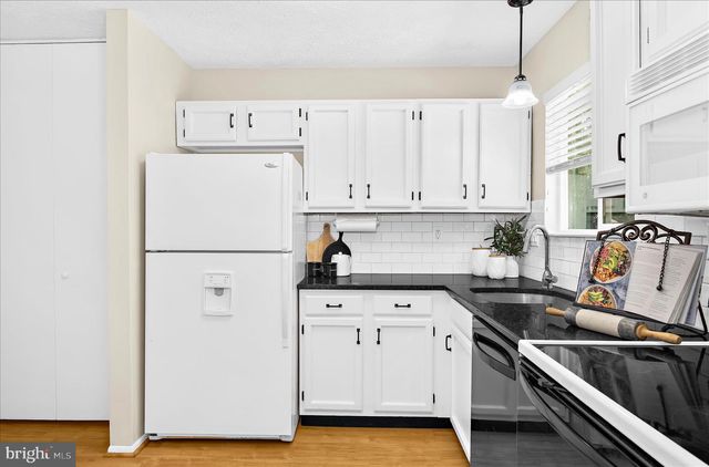 2645 COX NECK RD, Chester, MD 21619