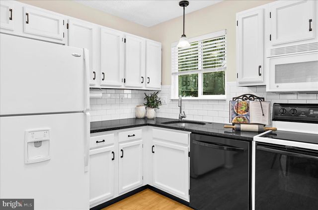 2645 COX NECK RD, Chester, MD 21619