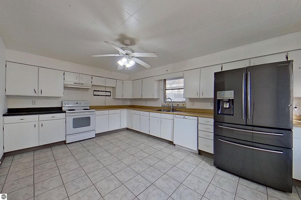 Image 21 of property listing at 11103 Birch Park Drive, Stanwood, MI 49346