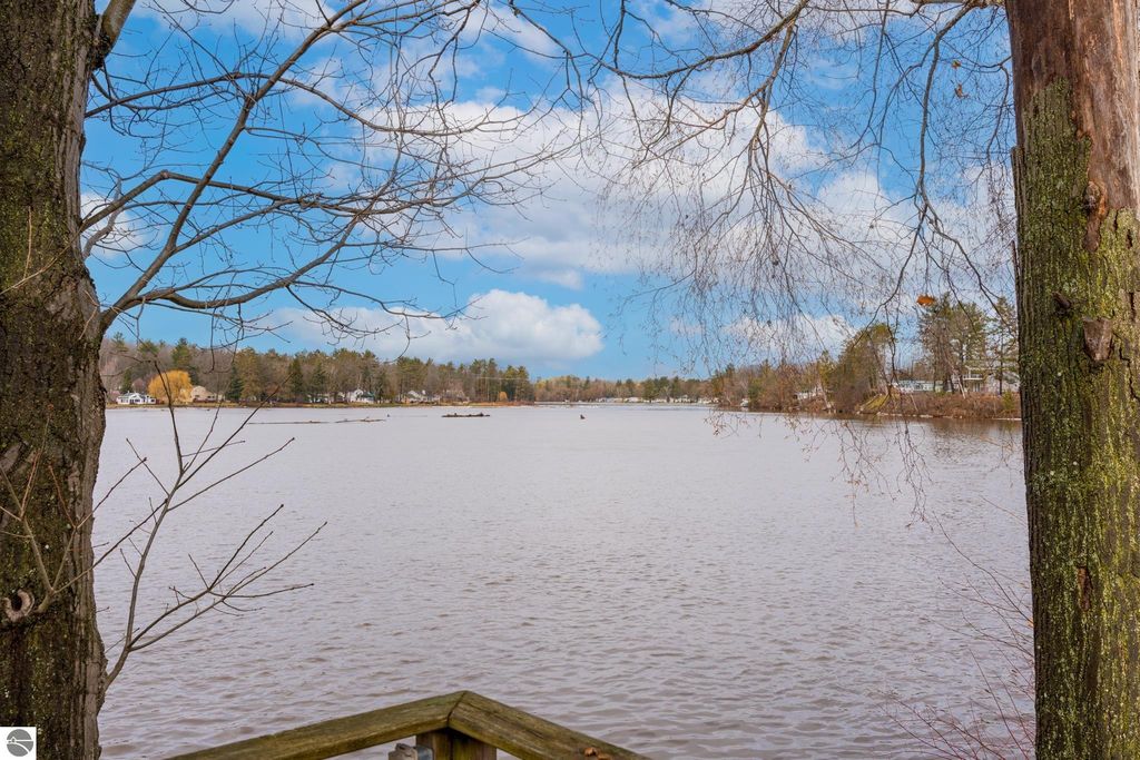 Image 9 of property listing at 11103 Birch Park Drive, Stanwood, MI 49346