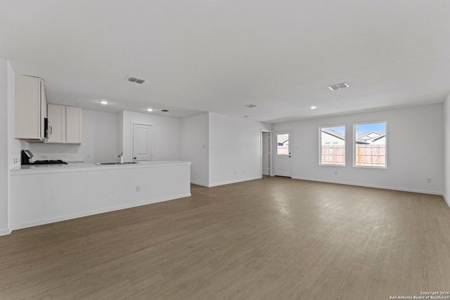 129 Alameda Dr, Fredericksburg, TX 78624