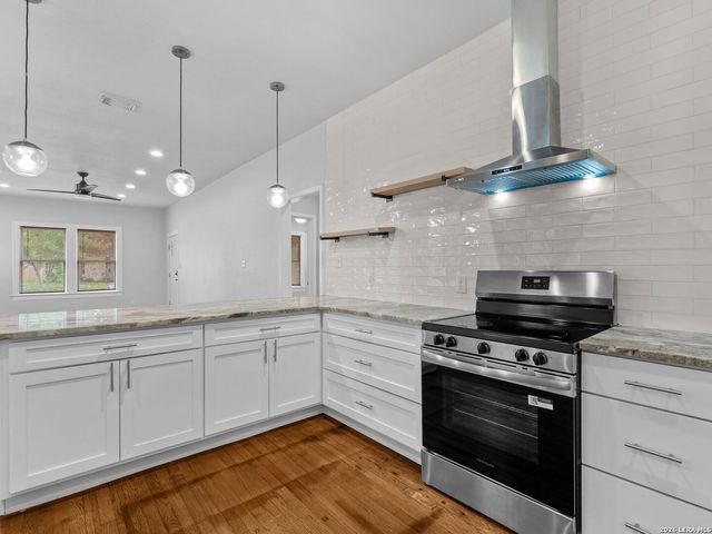 1938 W Magnolia Avenue, San Antonio, TX 78201