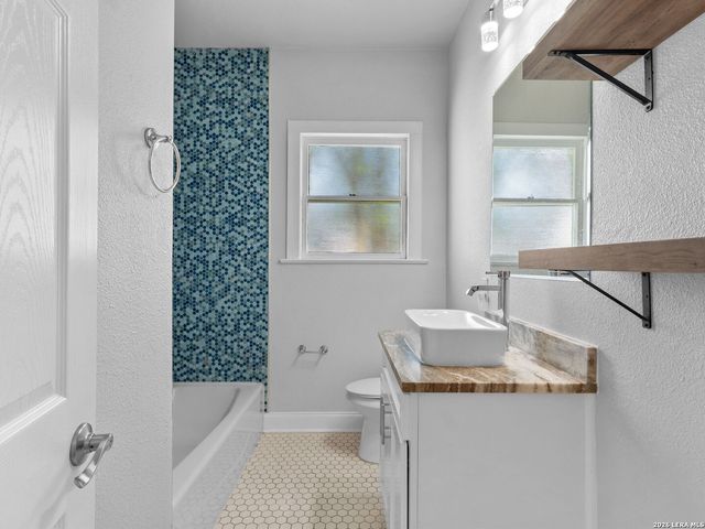 1938 W Magnolia Avenue, San Antonio, TX 78201
