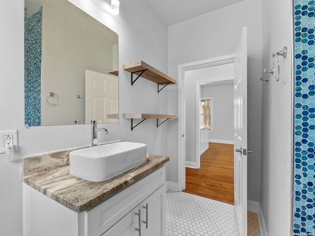 1938 W Magnolia Avenue, San Antonio, TX 78201