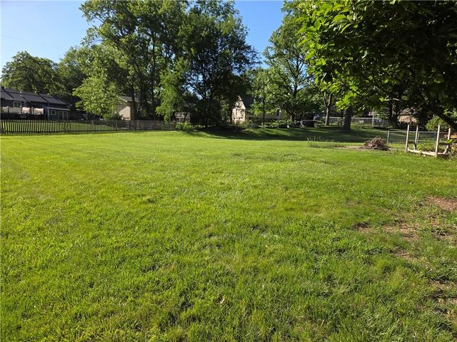 12836 Saint Andrews Drive, Kansas City, MO 64145
