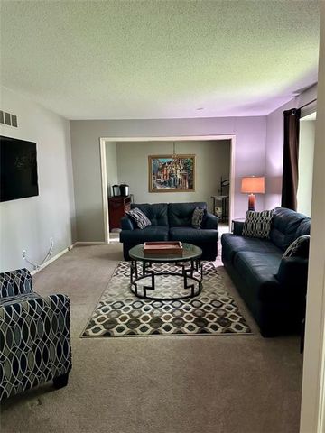 12836 Saint Andrews Drive, Kansas City, MO 64145
