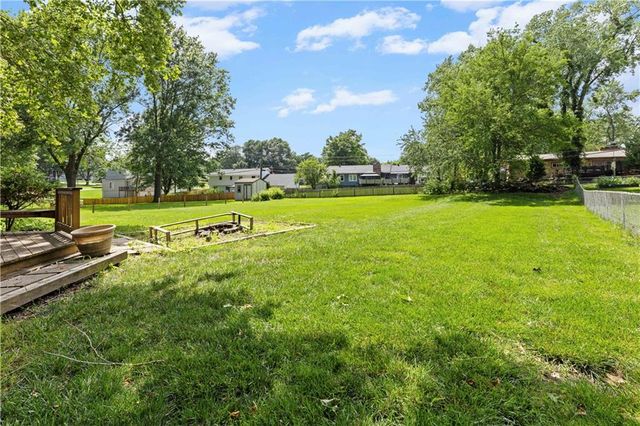 12836 Saint Andrews Drive, Kansas City, MO 64145