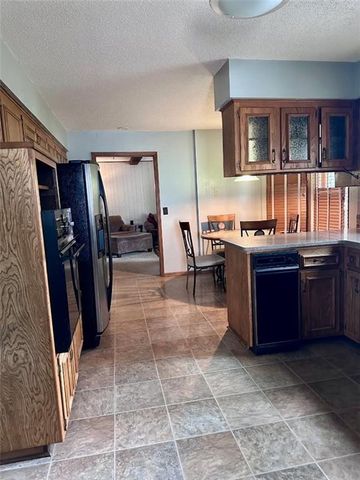 12836 Saint Andrews Drive, Kansas City, MO 64145