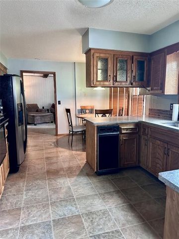 12836 Saint Andrews Drive, Kansas City, MO 64145
