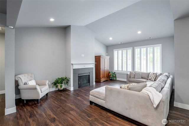 1502 12th Avenue SE, Puyallup, WA 98372