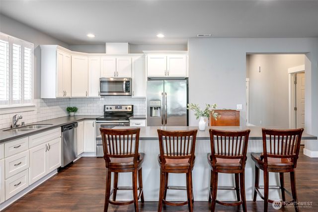 1502 12th Avenue SE, Puyallup, WA 98372