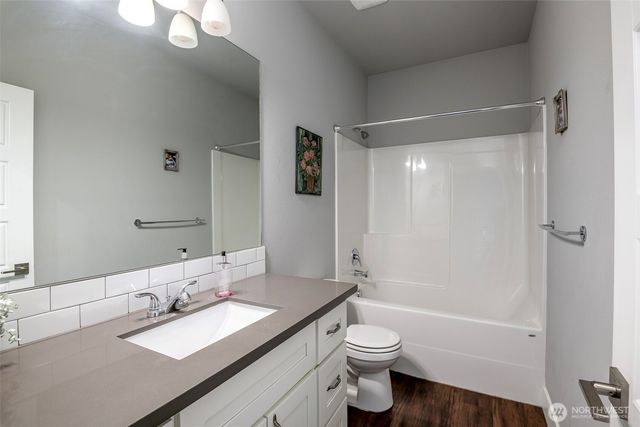 1502 12th Avenue SE, Puyallup, WA 98372
