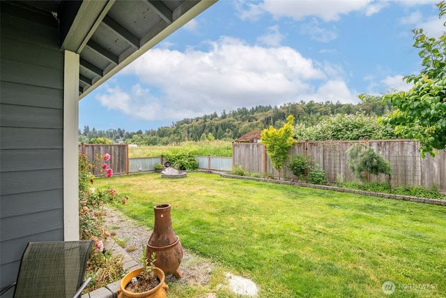 1502 12th Avenue SE, Puyallup, WA 98372