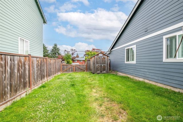 1502 12th Avenue SE, Puyallup, WA 98372