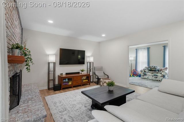 5805 Glen Eagles Drive, West Bloomfield, MI 48323