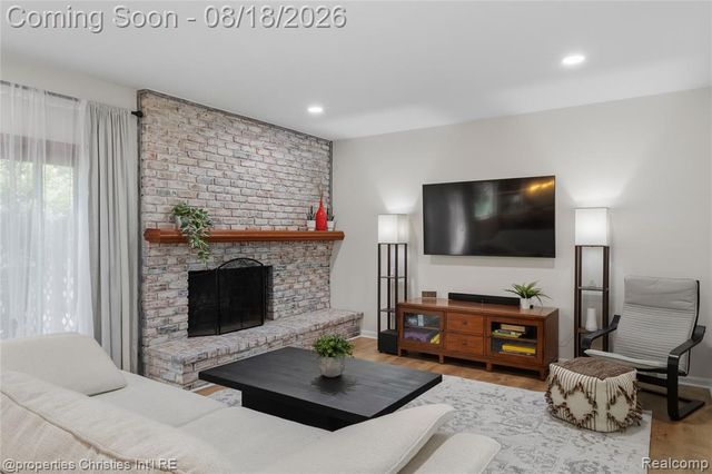 5805 Glen Eagles Drive, West Bloomfield, MI 48323