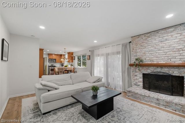5805 Glen Eagles Drive, West Bloomfield, MI 48323