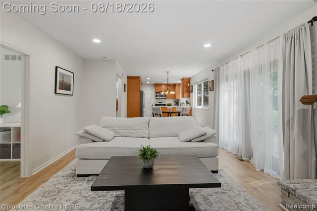5805 Glen Eagles Drive, West Bloomfield, MI 48323