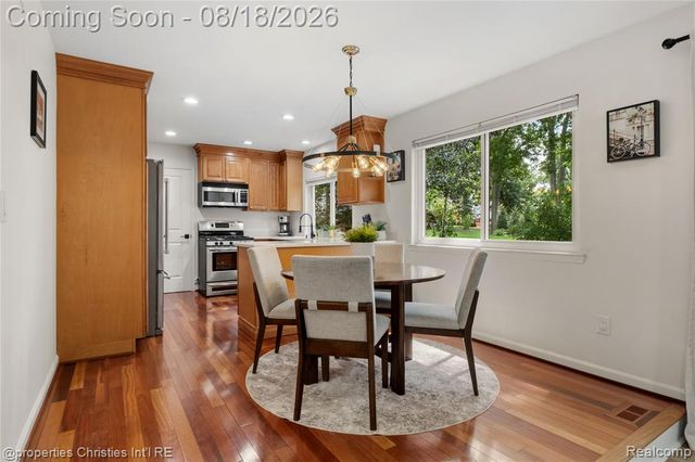 5805 Glen Eagles Drive, West Bloomfield, MI 48323