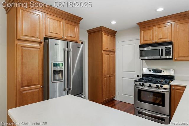 5805 Glen Eagles Drive, West Bloomfield, MI 48323
