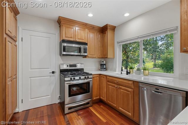 5805 Glen Eagles Drive, West Bloomfield, MI 48323