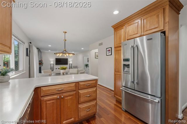5805 Glen Eagles Drive, West Bloomfield, MI 48323