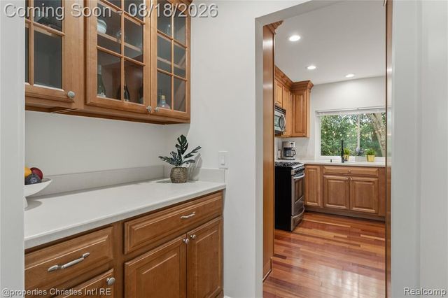 5805 Glen Eagles Drive, West Bloomfield, MI 48323