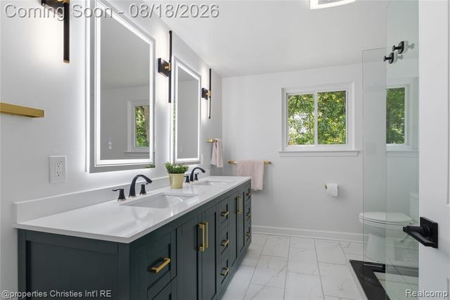 5805 Glen Eagles Drive, West Bloomfield, MI 48323