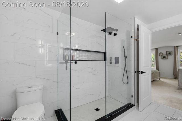 5805 Glen Eagles Drive, West Bloomfield, MI 48323