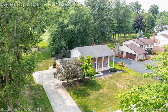 5805 Glen Eagles Drive, West Bloomfield, MI 48323