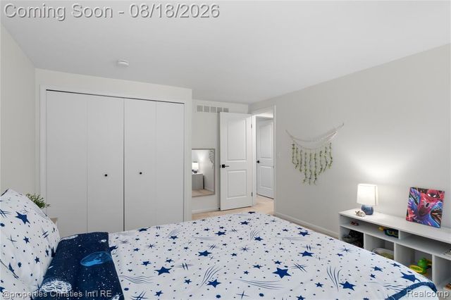 5805 Glen Eagles Drive, West Bloomfield, MI 48323