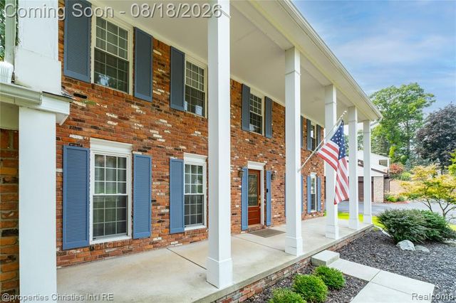 5805 Glen Eagles Drive, West Bloomfield, MI 48323