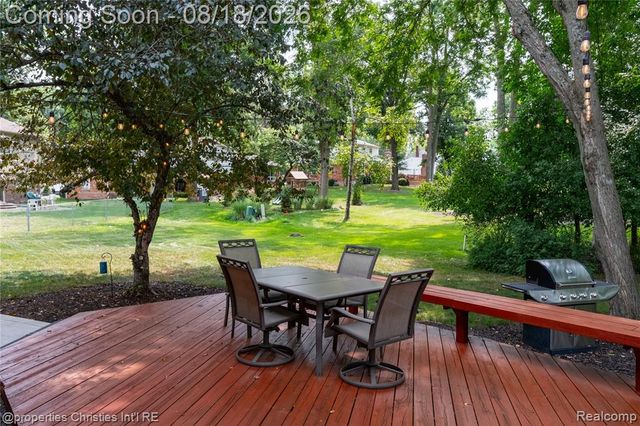 5805 Glen Eagles Drive, West Bloomfield, MI 48323