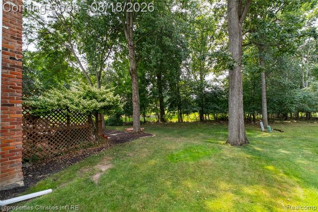 5805 Glen Eagles Drive, West Bloomfield, MI 48323