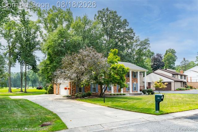 5805 Glen Eagles Drive, West Bloomfield, MI 48323