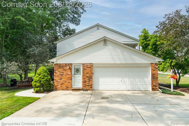 5805 Glen Eagles Drive, West Bloomfield, MI 48323
