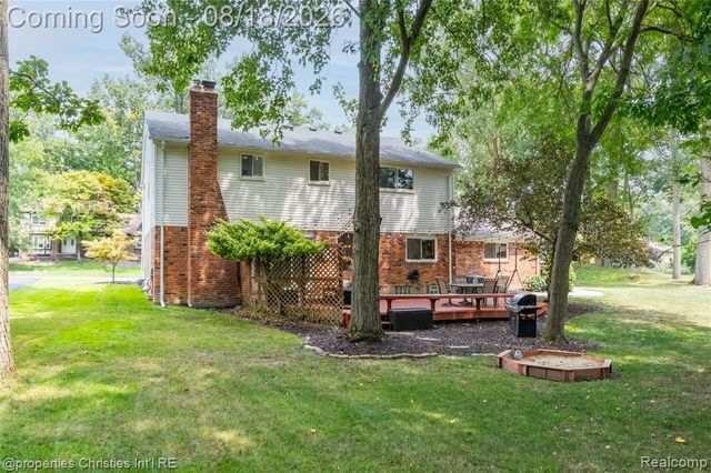 5805 Glen Eagles Drive, West Bloomfield, MI 48323