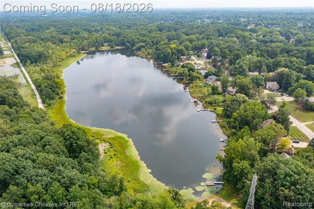 5805 Glen Eagles Drive, West Bloomfield, MI 48323