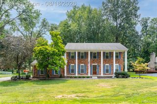 5805 Glen Eagles Drive, West Bloomfield, MI 48323