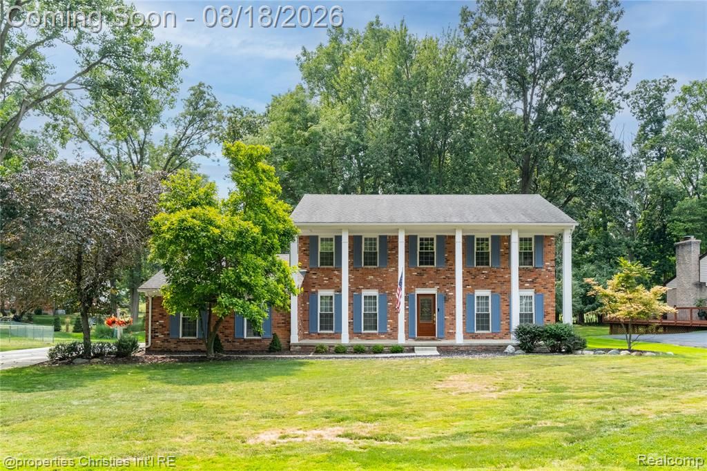 5805 Glen Eagles Drive, West Bloomfield, MI 48323