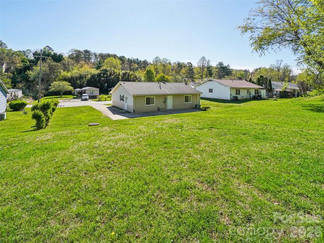 88 Lees Creek Road, Asheville, NC 28806